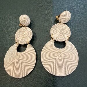 Rebecca de ravenel off white clip on earrings